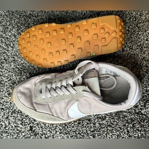 Women’s pink Nike tennis shoes